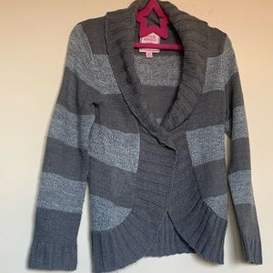 Kids buttoned cardigan top.